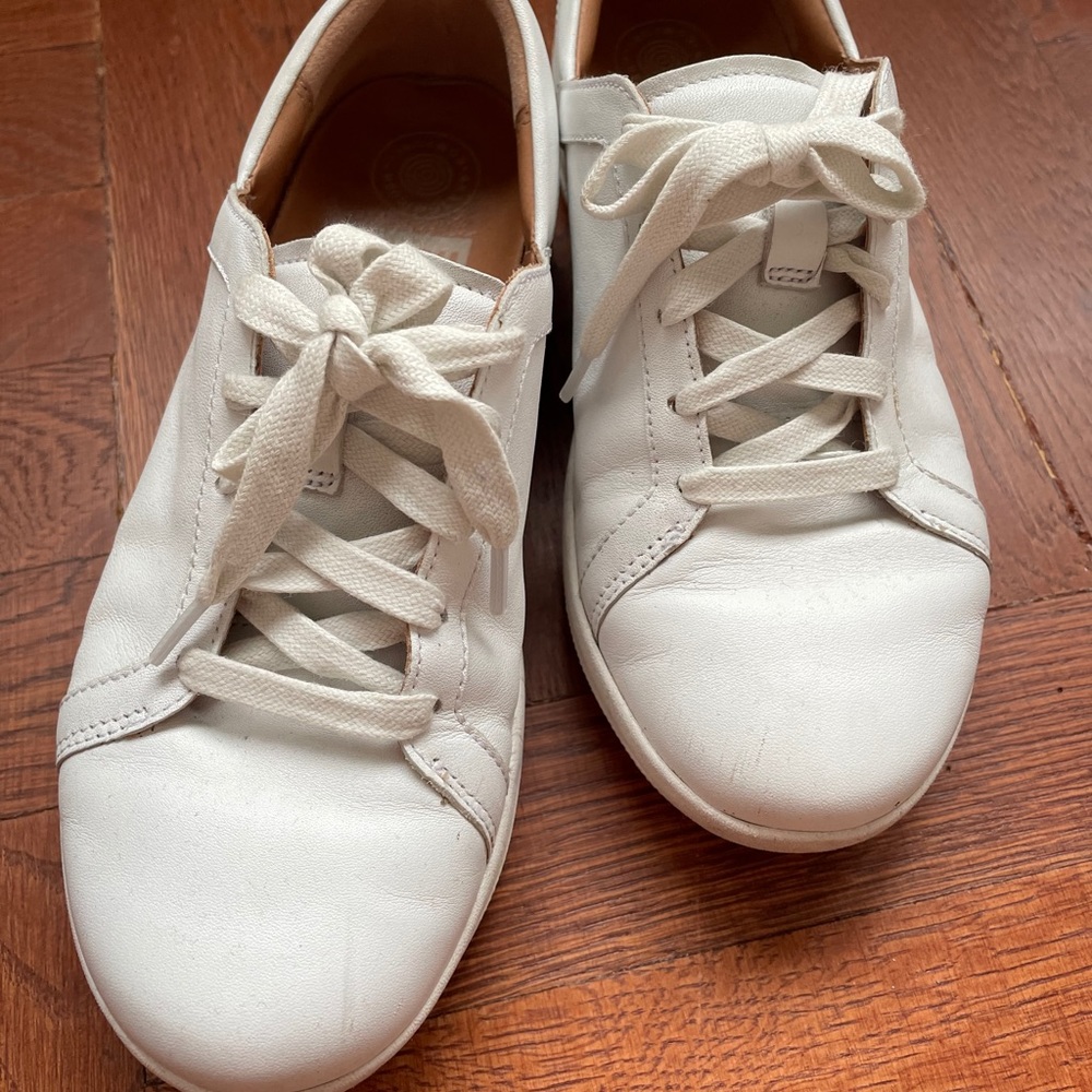 Fitflop white sneakers size 5 run big